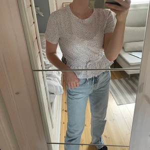 Topp - Snygg topp från Zara som kanppt är använd. 