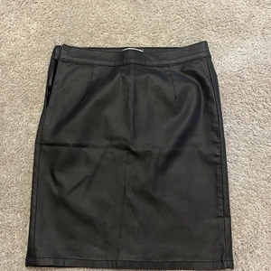 M - Tajt skinnkjol, supersnygg, använd 1 gång