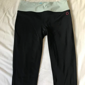 Träningstights  - Oanvända svarta träningstights med turkosa detaljer 