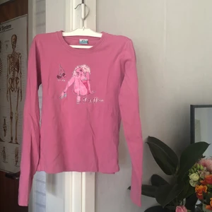 🌸 Cherry babytee 🍒 - Rosa babytee med gulligt tryck från tidiga 2000s från Terratag! Märkt som S men skulle säga mer XS. Vid flera intresserade blir det budgiving💕
