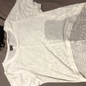 genomskinlig tshirt - Genomskinlig tshirt, perfekt t sommaren. Kan fås med gratis på köpet vid köp av annat plagg på min sida. Bara skriva att man vill det isånnafall!