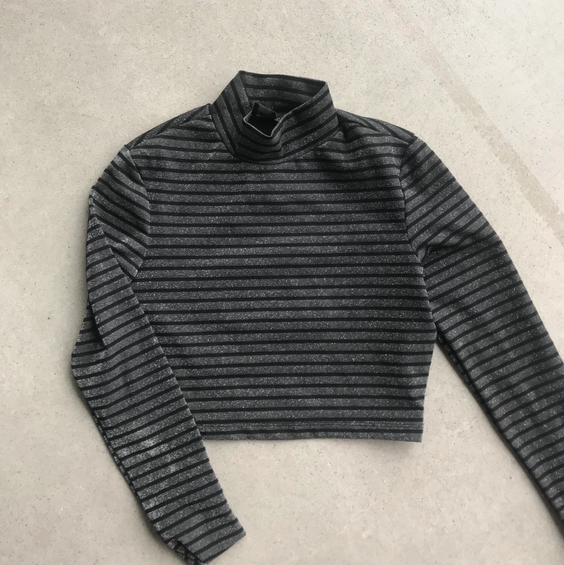 Glittrig magtröja långa armar polo