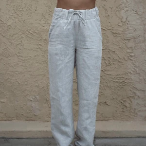 Linnebyxor - Ett par beiga linnebyxor från a-dsgn i storlek xs, köpta här på Plick men passade inte så säljer vidare. Lappen kvar.