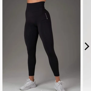 Relode - cimplicity tights - Nästintill oanvända då de är i fel storlek! Lagade ca. 2 cm i sömmen, därav det låga priset 🖤 Köpt för 600 kr, säljer för 200 kr + frakt! Bild lånad från Relodes hemsida