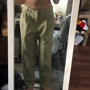 Byxor  - Superfina byxor! Inte jeans utan mer kostymaktigt! Säljer för 150+frakt. Storleken står inte men de passar mig som har Xs/S. Skriv privat om du är intresserad 💕💕