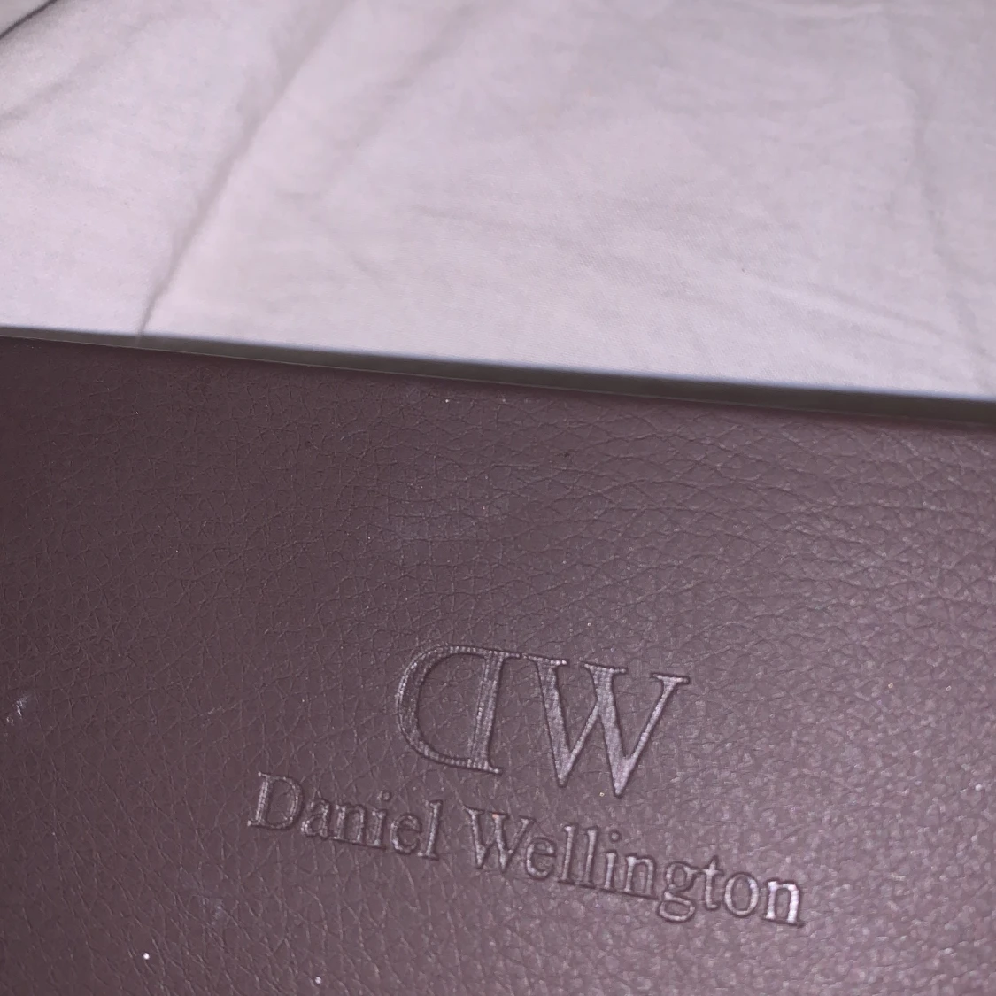 Daniel Wellington  - 90