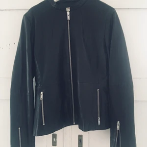 Skinnjacka  - Svart mjukt skinn, nyskick