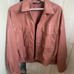 Vårjacka - Super söt jacka. Bara att höra av sig för fler bilder! 🤩