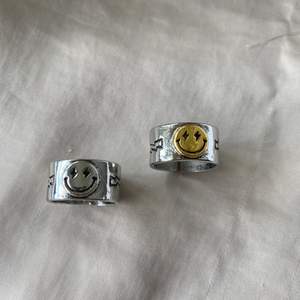 Sjukt fina ringar! De är s925 märkta, alltså att de tål vatten! Jag köpte ringarna på Zend-Details! Jag har aldrig använt ringarna! 💘💗 +12kr frakt! 