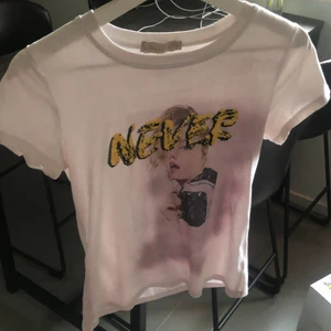 Never t-shirt  - Vit t-shirt, mjukt material och bra passform.