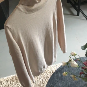 Tiger of sweden tröja - Beige tröja i bra skick. Mjuk.