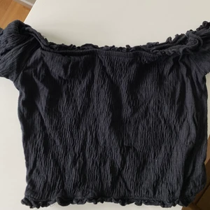 Topp - Croppad topp. Frakt tillkommer🥰Betalning sker ENDAST med SWISH! TRYCK INTE KÖP NU!
