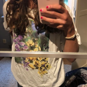 Fin tröja - En sån himla fin tröja ifrån Monki som jag säljer för att den tyvärr inte kommer till användning❤️sällan använd