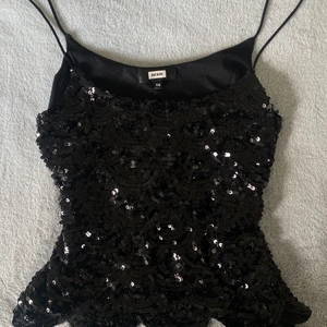 BikBok paljettlinne XS - Jätte gulligt paljettlinne från BikBok, aldrig använt!!💓 30 kr +frakt