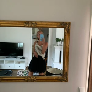 Volangkjol - Toppskick,                                                                            Stort resor i midjan, passar alla mellan xs-m