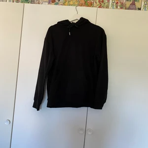 Hoodie stl. S - Hoodie från H&M storlek S , tvättas innan den skickas iväg. DU betalar för frakten 