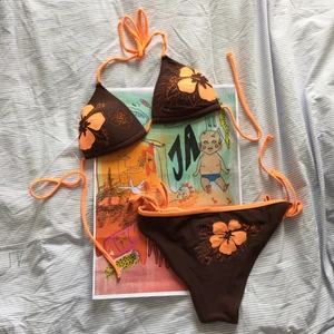 Bikini 2000s - Super söt bikini, köpt secondhand i fint skick!! Super fina detaljer. 