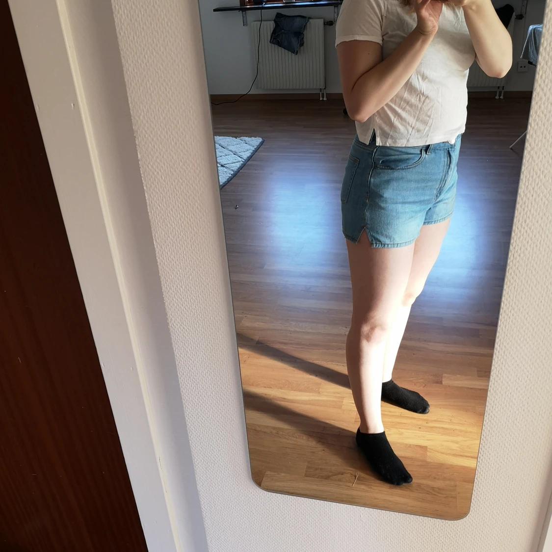 Högmidjade jeansshorts Monki
