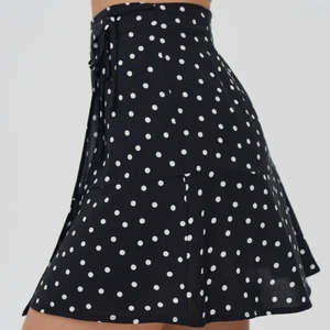 Kjol - Supersöt kjol som tyvärr inte kommit till användning. 