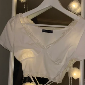 Bra skick har aldrig andvänt. - Vit tröja med spets från shein.