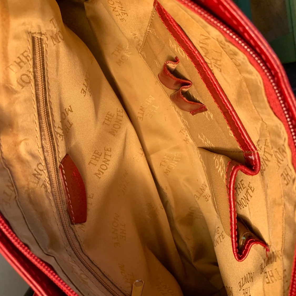 Mörkröd handväska - 91