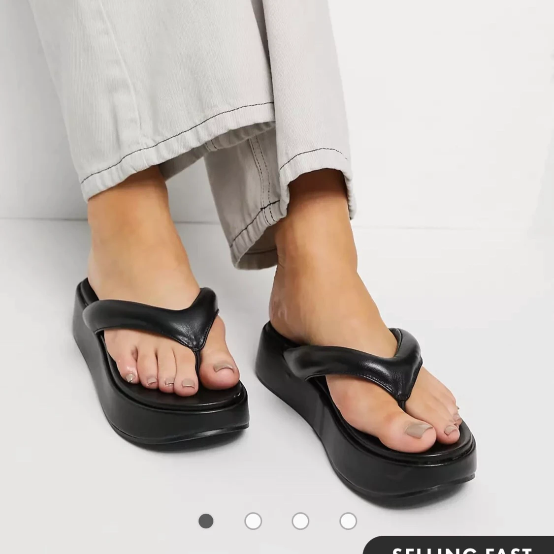 Flipflop sandaler i fakeläder