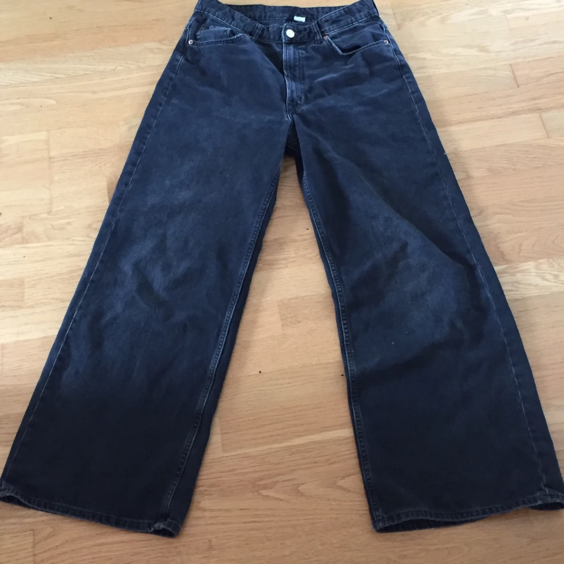 Svarta jeans