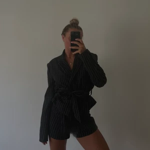 Kavaj och shorts set - Det perfekta setet till hösten! Snygg kavaj och matchande shorts 