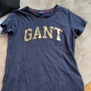 Gant tshirt - Gant tshirt, strl xs. Fint skick! Köparen står för frakt, kan även mötas upp i nyköping!