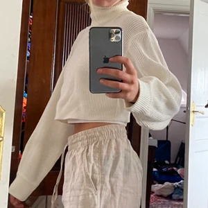 Croppad stickad polotröja - Croppad stickad polotröja perfekt till hösten, nyskick