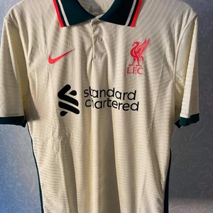 L.F.C t shirt - Storlek xl men det är player vision.                                                Helt ny 