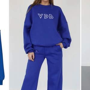 Blå sweatshirt från Venderby’s❤️ Knappt använd.