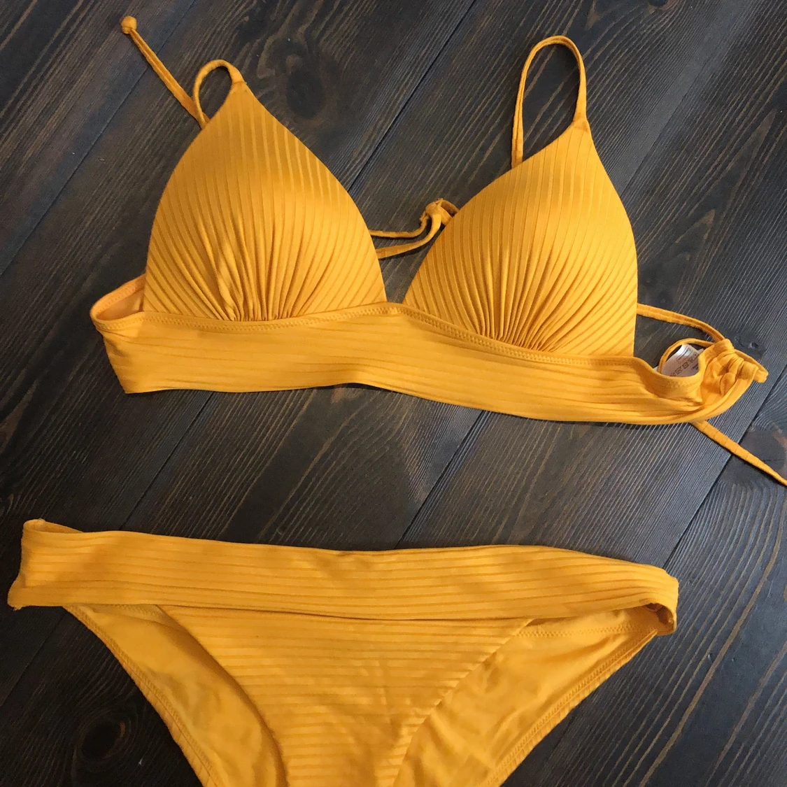 Solgul bikini från HM