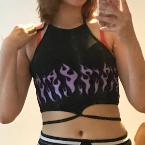 Linne - Topp från SHEIN med lite komplicerade snöre, aldrig andvänd