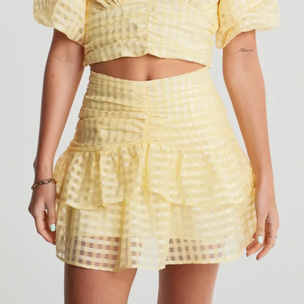 Säljer denna populära kjolen från Gina, helt oanvänd med prislapp på! 😇 nypris:399. Kjolar.