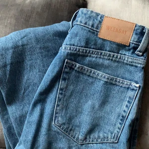 Helt nya weekday jeans! - Helt nya!! Storlek 24/32, högmidjade 