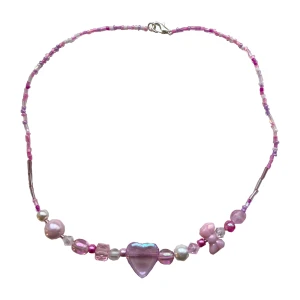 Rosa halsband - Handpärlat halsband med en samling av olika sorters pärlor! Ca 40cm, DM vid frågor & fler bilder osv! 💘