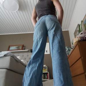 Weekday Ace jeans. Sköna och snygga jeans som är i bra skick! Jeansen kostade 600. 