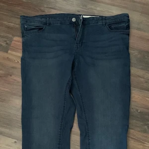 Blåa plus size jeans  - Jag har aldrig använt de. Storlek är 52.  