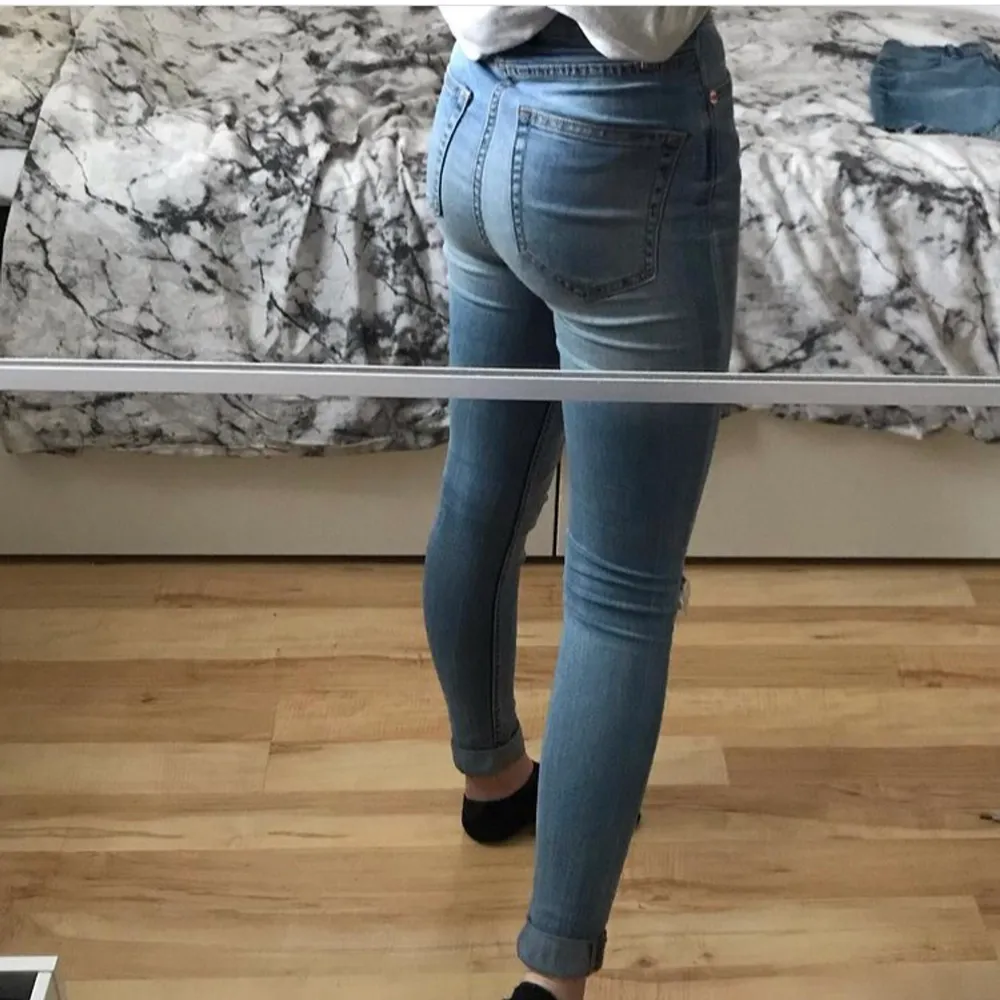 Säljer mina favvo jeans!🤩 Tyvärr blev jeansen för små:( Jeansen är från Lagen157 och är högmidjade💞 stolek XXS.💞 70kr🌟🥰. Jeans & Byxor.