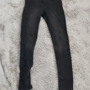 Jeans Hm - Jeans från hm helt oanvända med lappar kvar. Modellen står på bild nr 2 :)