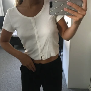 Topp - Jätte söt topp från Ginatricot, använd men i bra skick, storlek M men passar i S ockdå