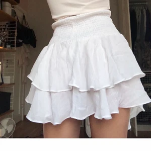 Vit kjol  - 66 kr frakt 