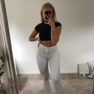 Gina Tricot, Molly, strl M - Högmidjade tajts jeans, knappt använda