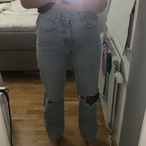 90s tall jeans - Säljer mina gina jeans eftersom dom inte kommer till använda, dom sitter fint och är i bra skick!💞💞