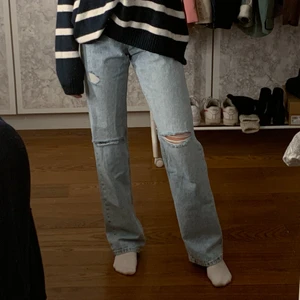 Populära zara jeans - Säljer mina populära zara jeans i storlek S, nyskick💙 229kr, frakt inräknat i priset