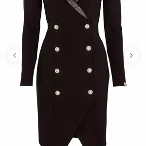 Säljer min fina Sasha Blazer Dress Black från bubbleroom i storleken S för den kommer inte blir i användning. Den är helt ny endast provning på den.