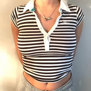 Randig tröja - Supersnygg t-shirt! Hör av dig för mer bilder, skulle säga att den sitter som en s!