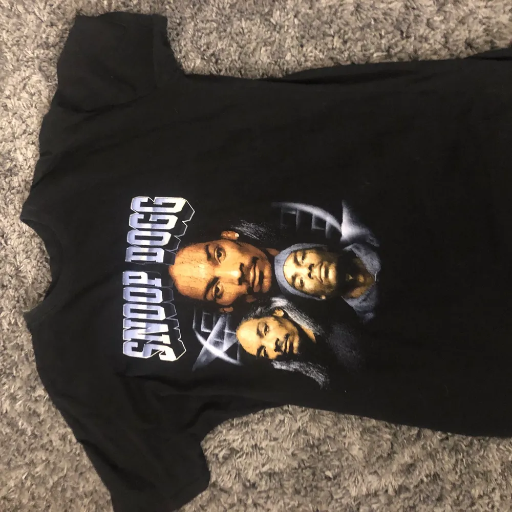 Säljer min SnoopDogg t-shirt.💫💫. T-shirts.
