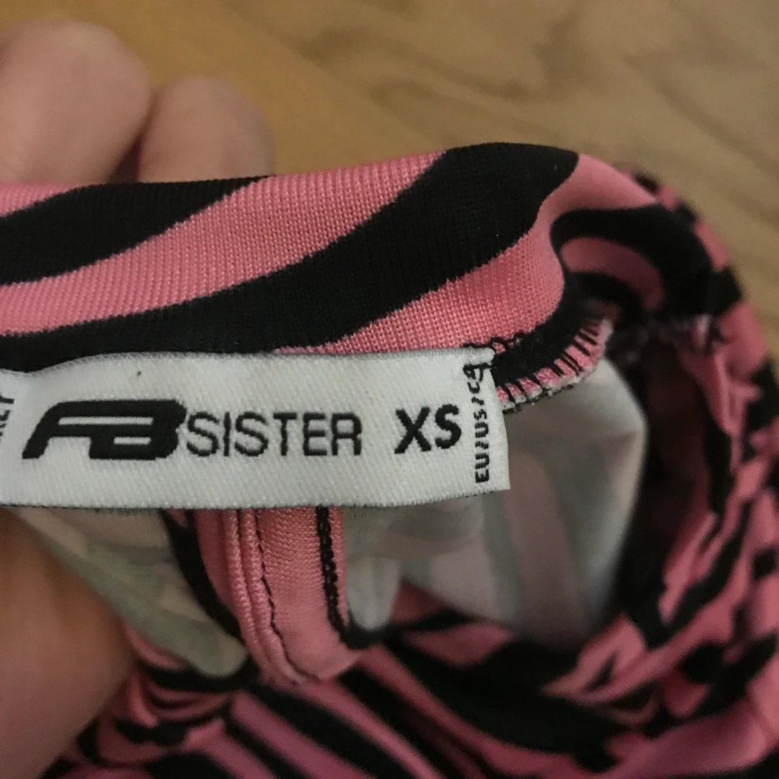 Rosa/svart croptop strlk XS - 91